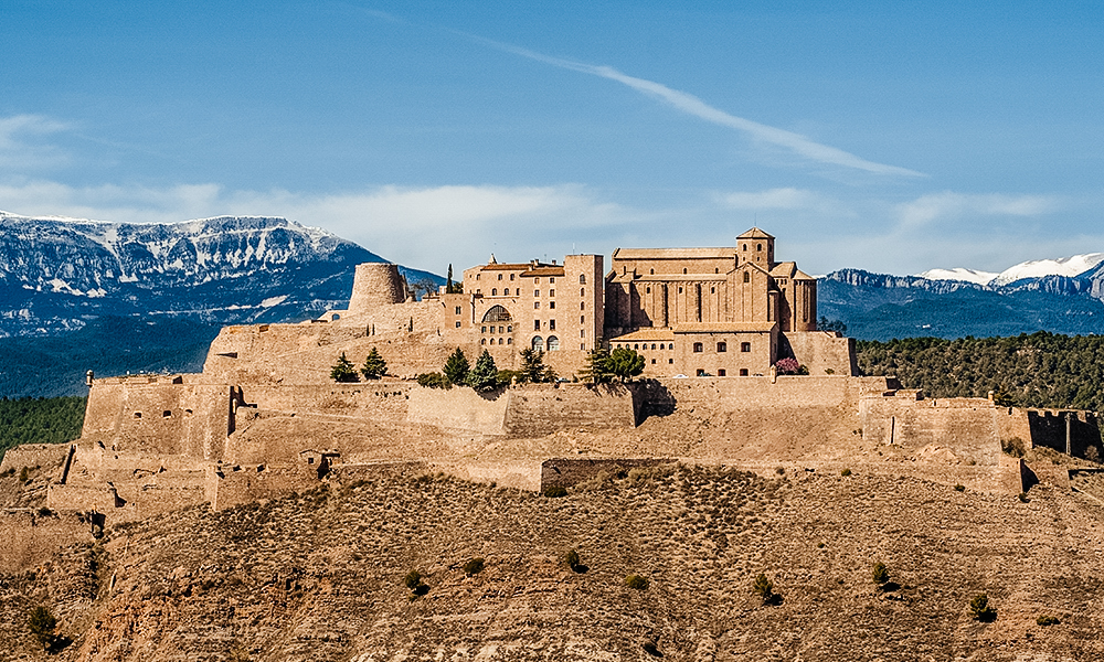 The Lady in White of Cardona Castle: Love, Death, and Haunting